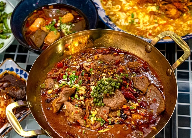 市政府站美食推薦：在地人私藏餐廳與必吃清單
