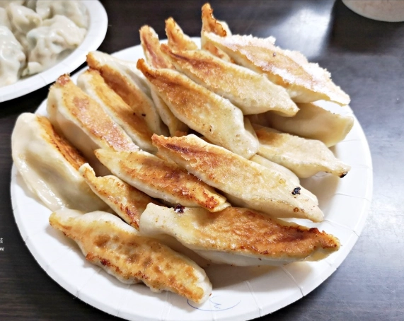 鍋貼水餃終極指南：從完美食譜到台北必吃名店