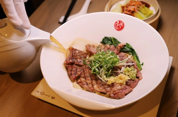 松山機場附近平價美食地圖：下飛機10分鐘內就能吃到的在地小吃與餐廳推薦