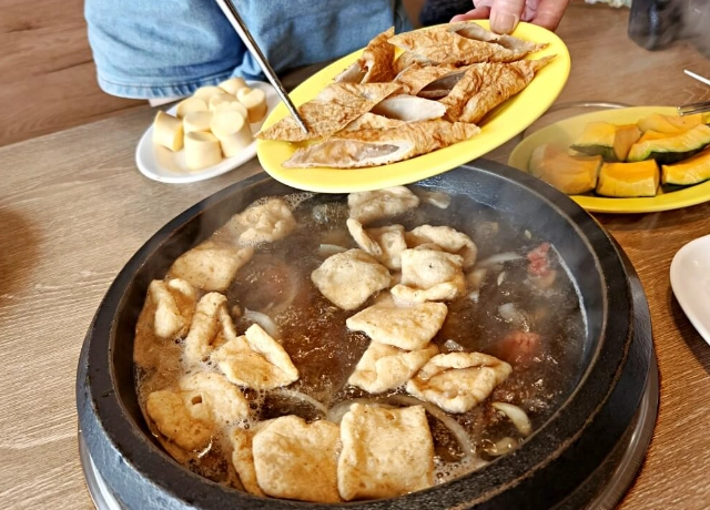 望海巷石頭火鍋彩虹屋：基隆海景火鍋與彩虹屋打卡全攻略