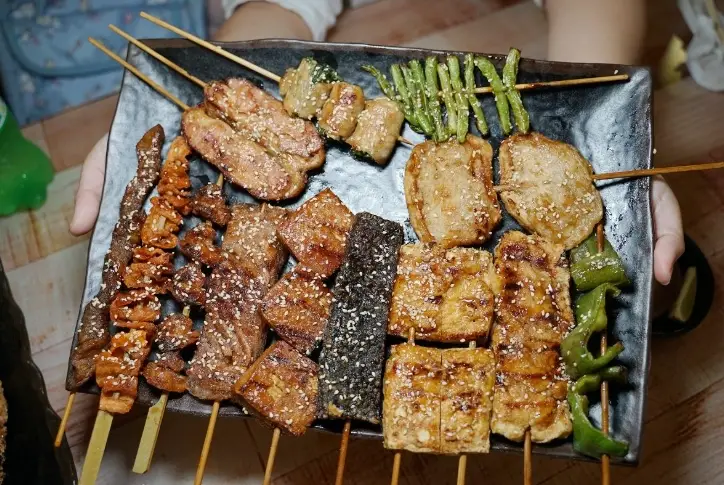 桃園火車站宵夜全攻略：在地人帶路！深夜食堂、熱炒、豆漿店一次收錄
