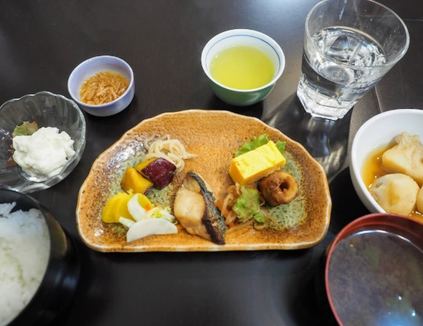 日本溫泉旅館一泊二食價格全解析：從預算規劃到高CP值旅館推薦