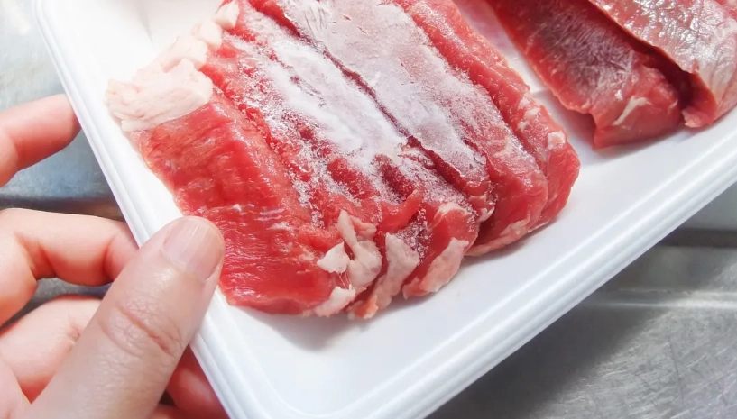 肉品退冰安全指南：掌握時間與方法，避免食物中毒風險