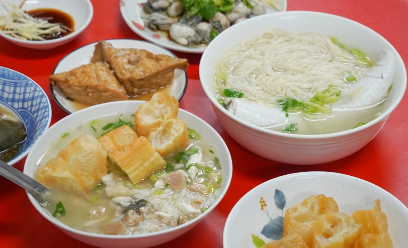 鹽埕小吃散步地圖：老高雄人的胃袋指南，從市場到巷弄的必吃清單