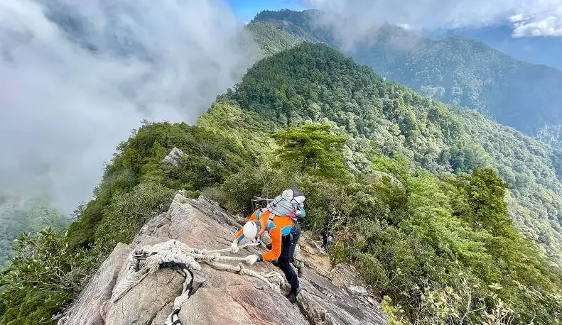 鳶嘴山登山