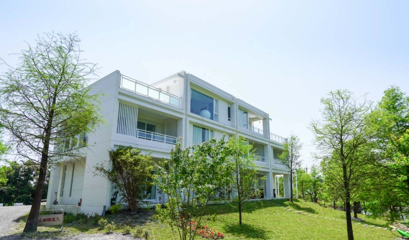 松樹門湧泉民宿：天然冷泉與星空下的住宿體驗