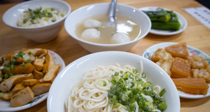 台北平價美食推薦：在地人私藏的銅板小吃與巷弄老店
