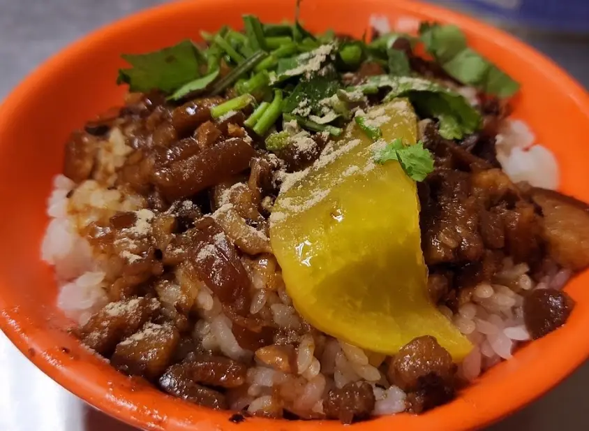市府轉運站美食街必吃推薦：在地人私藏清單與實用指南