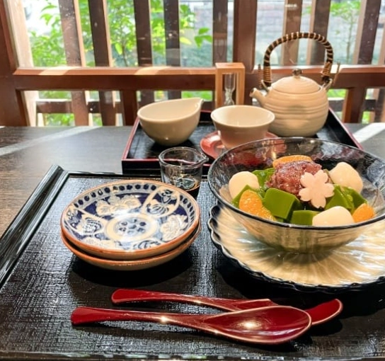 轉運站美食街 轉運站美食街