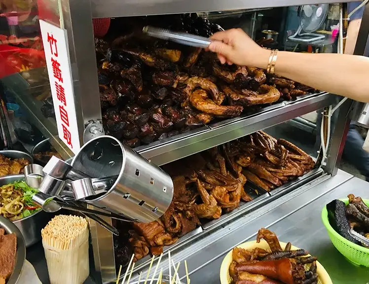 臨江街夜市美食怎麼吃？在地人帶路避開雷區，精選5攤必吃