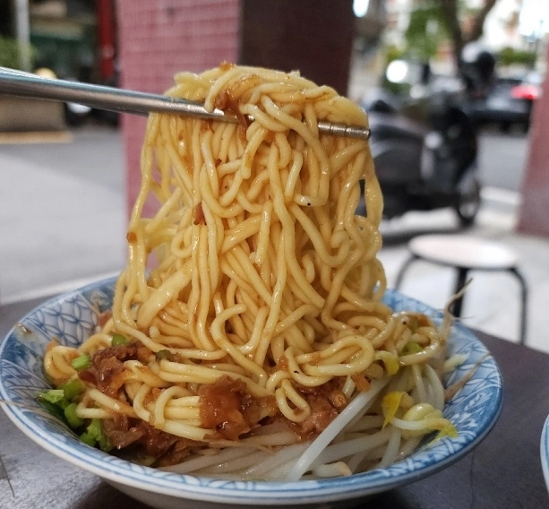 桃園區小吃店推薦：在地人私藏老店與隱藏版美食地圖
