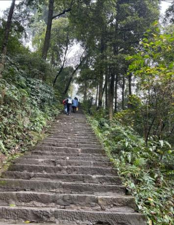 月眉山登山路況