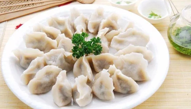十个饺子热量