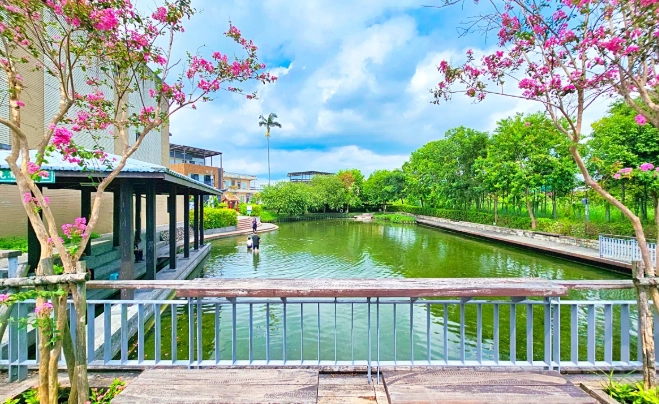 天然湧泉戲水池 天然湧泉戲水池