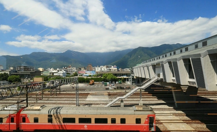 花蓮車站等車 花蓮車站等車